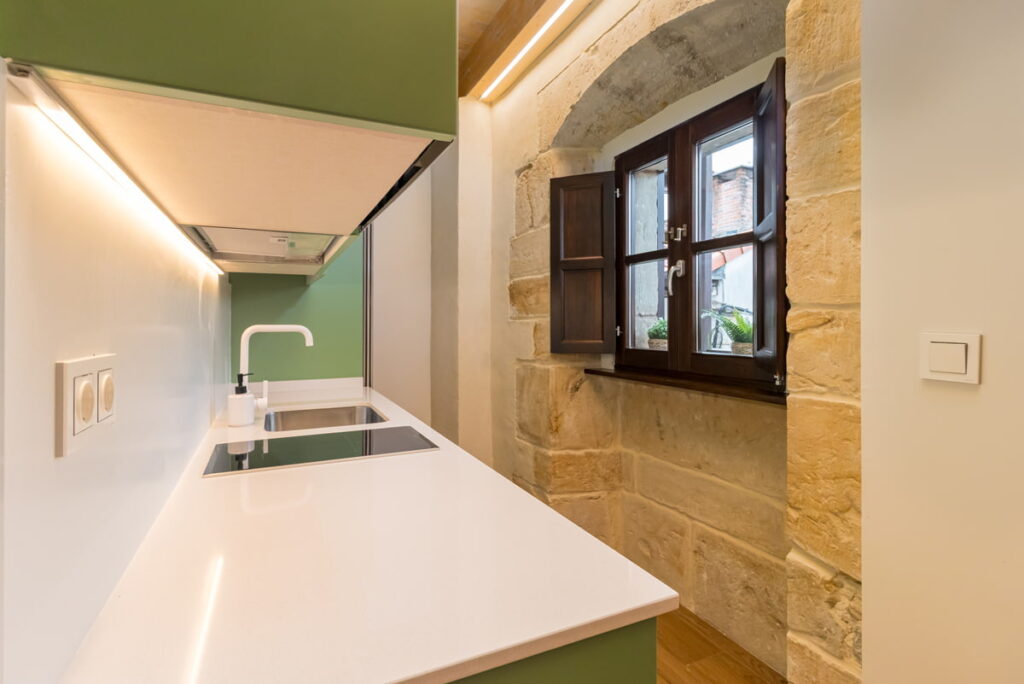 Apartamentos La botica cocina primero derecha