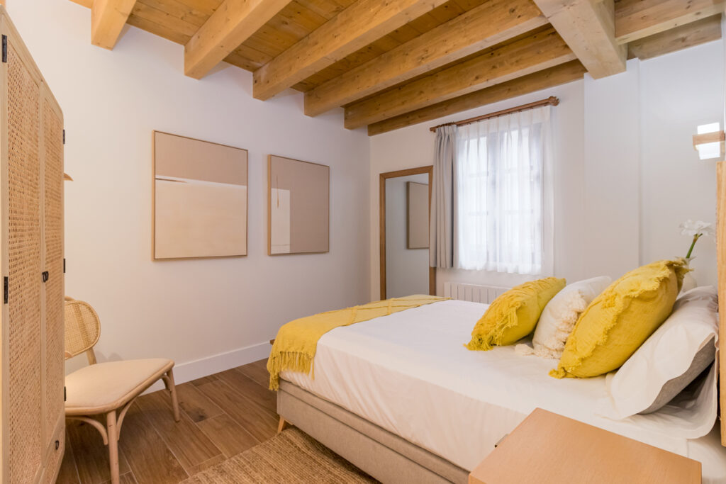Apartamentos La Botica habitación primero izquierda