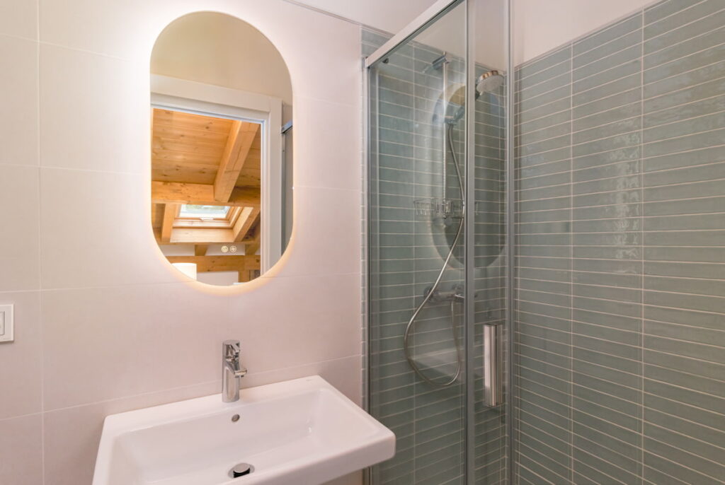 Apartamentos La Botica baño segundo derecha
