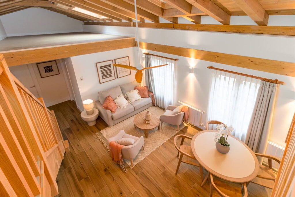 Apartamentos La Botica salón segundo izquierda